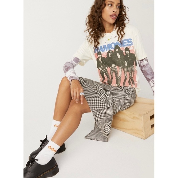 NWT DAYDREAMER 70s Ramones Album Distressed Short Sleeve Punk Rock Graphic Tee S - Picture 7 of 15